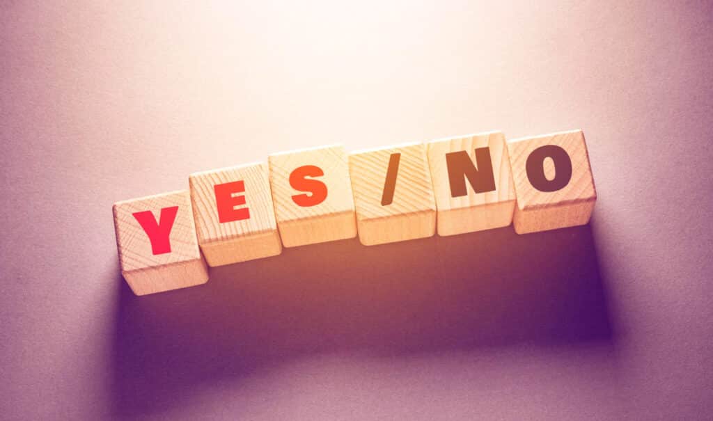 scrabble lettre with yes and not